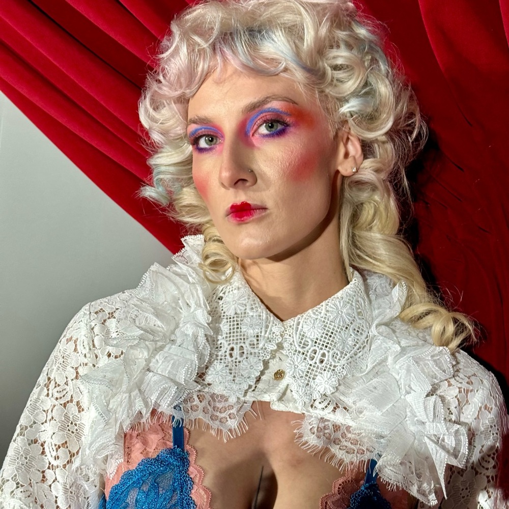 Meet your Posher, Alexis